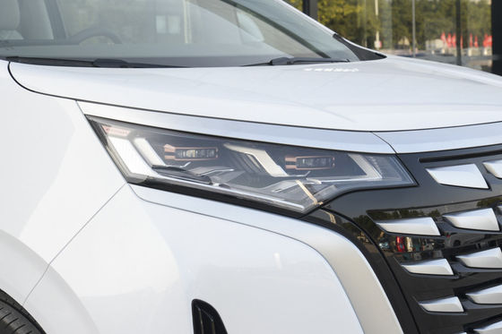 Denza D9 MPV EV سيارة 571nm بطارية ليثيوم حديد 4WD سيارات الدفع الرباعي الكهربائية 180 كم / ساعة