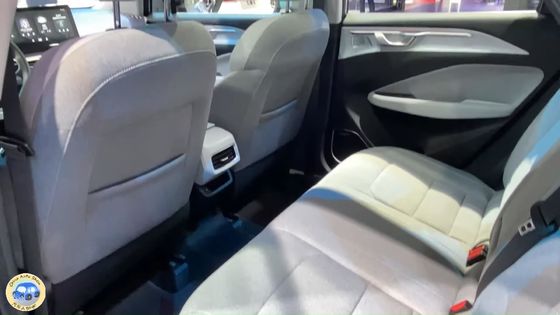 Geometry C للسيارات الكهربائية المدمجة EV 550 كم المدى بالدفع الأمامي 150 كم / ساعة