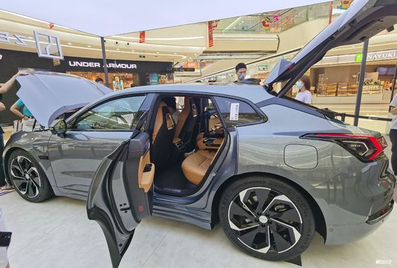 سيارات كهربائية كبيرة Zeekr 001 طويلة المدى بطول 732 كم من 6.9 إلى 100 كم / ساعة