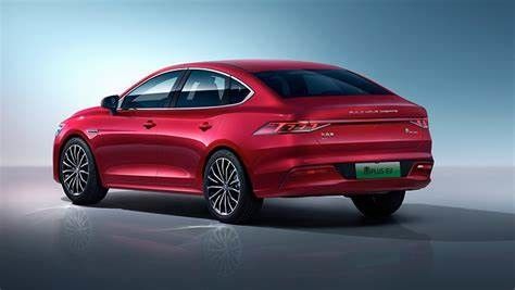 سيارات كهربائية متوسطة الحجم 400 كم