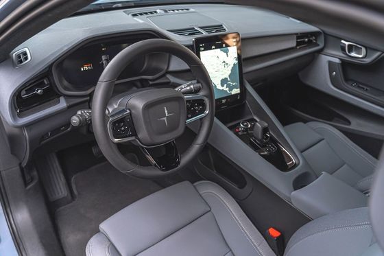 Polestar 2 سيارات كهربائية كبيرة 485 كم شحن سريع سيارات الدفع الرباعي 4 مقاعد 160 كم / ساعة