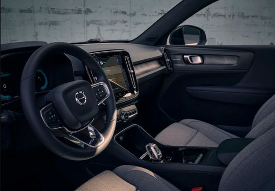 فولفو Xc40 للسيارات الكهربائية المتوسطة 160 كم / ساعة محرك كهربائي SUV بقوة 231 حصان