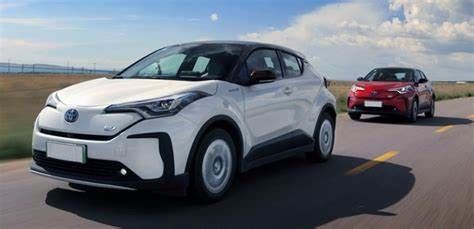 Toyota Izoa Pure Electric Cars Nedc 400km EV سيارات SUV 54.3kwh 150kw 300nm 204HP