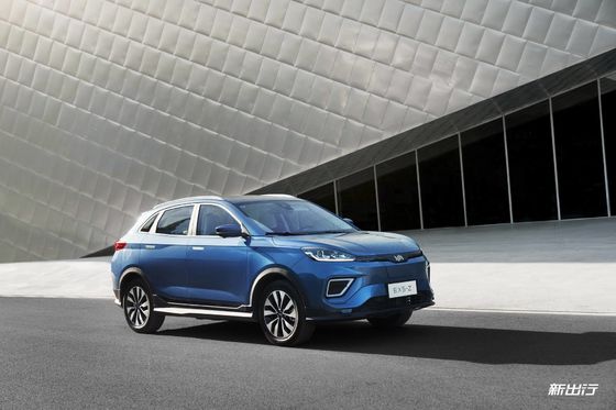 سيارات كهربائية كبيرة للبالغين Weima EX5 Pure EV سيارات كهربائية بمدى 160 كم / ساعة 403 كم