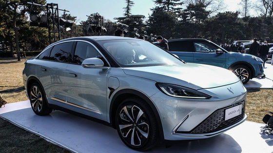 ARCFOX S سيارات الدفع الرباعي الكهربائية الصغيرة 500 كم المدى FWD سيارة التوجيه اليسرى