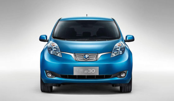 4 مقاعد سيارات كهربائية نقية Venucia E30 سيارات دفع يسرى 105 كم / ساعة