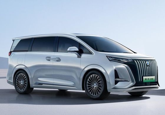 Denza D9 MPV EV سيارة 571nm بطارية ليثيوم حديد 4WD سيارات الدفع الرباعي الكهربائية 180 كم / ساعة