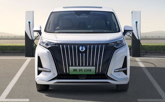 Denza D9 MPV EV سيارة 571nm بطارية ليثيوم حديد 4WD سيارات الدفع الرباعي الكهربائية 180 كم / ساعة