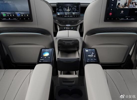 Denza D9 MPV EV سيارة 571nm بطارية ليثيوم حديد 4WD سيارات الدفع الرباعي الكهربائية 180 كم / ساعة