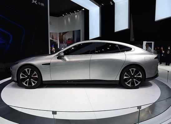 سيارة ليموزين كهربائية ذكية Xpeng P7 Nedc 2WD 4WD 480586670706km المدى