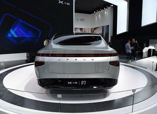 سيارة ليموزين كهربائية ذكية Xpeng P7 Nedc 2WD 4WD 480586670706km المدى