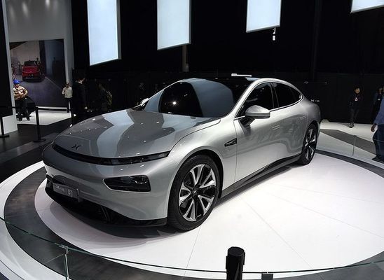 سيارة ليموزين كهربائية ذكية Xpeng P7 Nedc 2WD 4WD 480586670706km المدى