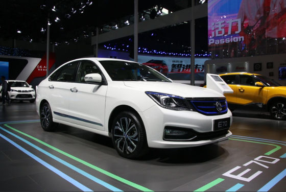 Dongfeng Pure EV Car Fengshen E70 للسيارات الكهربائية سيارة 150 كم / ساعة السرعة القصوى