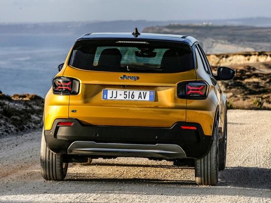 سيارة صغيرة مركزة عائلية تركز على جميع الكهرباء كروس اوفر SUV جيب Avenger مع WLTP400km