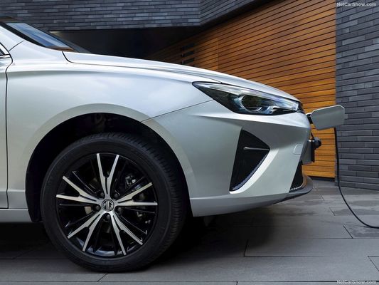 السيارة الكهربائية المريحة الكاملة في MG 5 EV مع نطاق لائق 344km وقدرة شحن فائقة