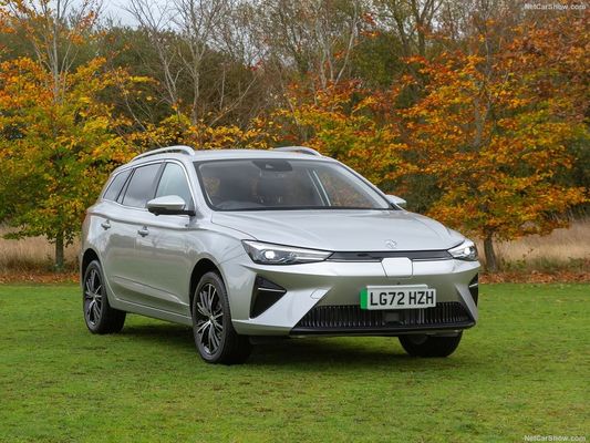 السيارة الكهربائية المريحة الكاملة في MG 5 EV مع نطاق لائق 344km وقدرة شحن فائقة