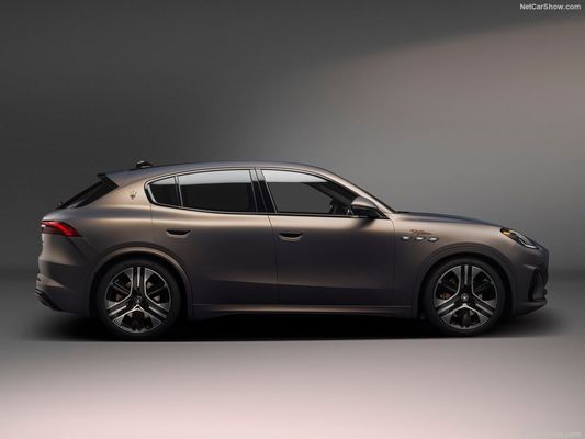 سيارة كهربائية خالية من الطاقة الجديدة مع 450 مدى وسرعة قصوى 325 كم / ساعة في مازيراتي غران توريسمو Folgore