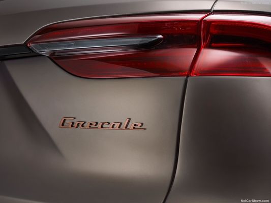 سيارة كهربائية خالية من الطاقة الجديدة مع 450 مدى وسرعة قصوى 325 كم / ساعة في مازيراتي غران توريسمو Folgore