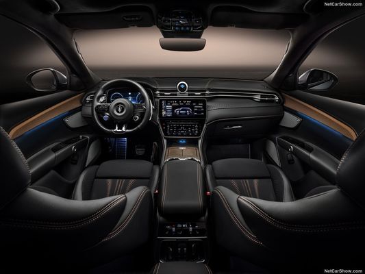 سيارة كهربائية خالية من الطاقة الجديدة مع 450 مدى وسرعة قصوى 325 كم / ساعة في مازيراتي غران توريسمو Folgore