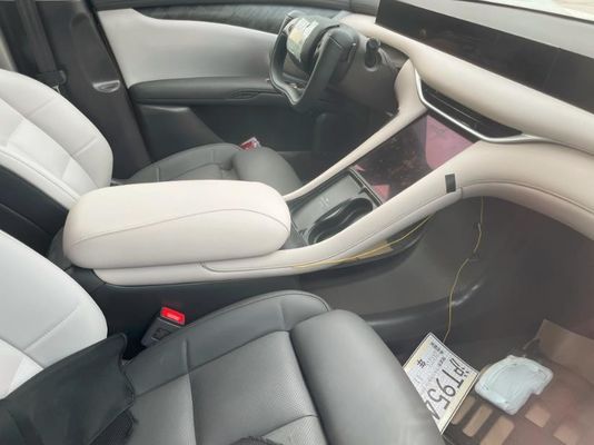 مبيعات مسبقة جيهجي L6 كهربائية نقية 4 باب سيدان محرك قوة 216kw مع نصف سبوك ستيلينغ عجلة سيارة الطاقة الجديدة