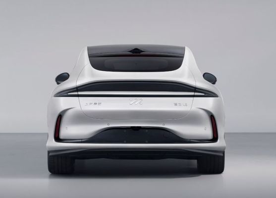مبيعات مسبقة جيهجي L6 كهربائية نقية 4 باب سيدان محرك قوة 216kw مع نصف سبوك ستيلينغ عجلة سيارة الطاقة الجديدة