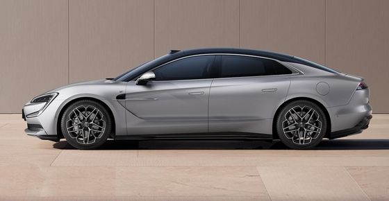 PRESALE 2024 سيارة كهربائية جديدة BYD يانغوانغ U7 سيدان مقاومة الرياح من Cd 0.195 240Kw قوة المحرك