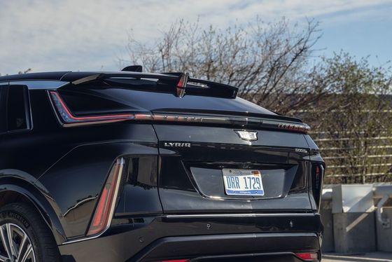 2024 كاديلاك ليريك 308 ميل المدى في مقصورة أكثر فخامة