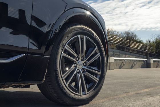 2024 كاديلاك ليريك 308 ميل المدى في مقصورة أكثر فخامة