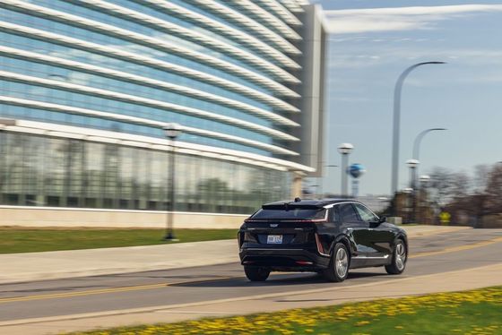 2024 كاديلاك ليريك 308 ميل المدى في مقصورة أكثر فخامة