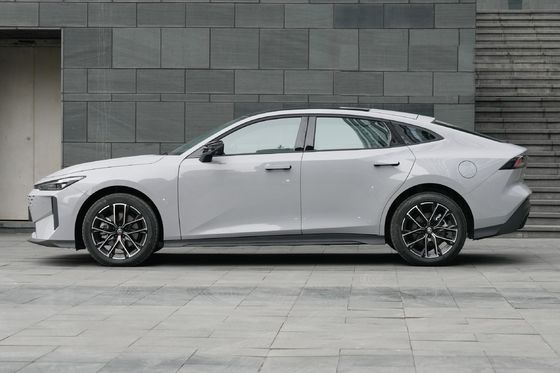 سيارة كهربائية هجينة من طراز "تشانغان UNI V" 2024