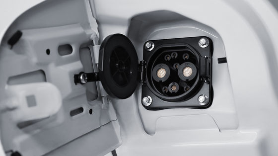 2023 الإصدار القياسي سيارة ركاب كهربائية نقية مصغرة مع 238 كيلومتر مدى وباب انزلاق لسهولة على