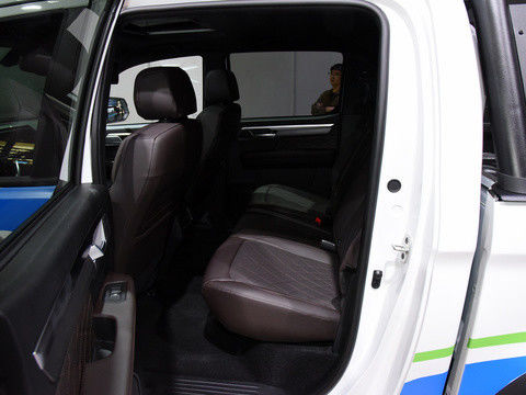 جاك ت9 هنتر EV شاحنة كهربائية بالكامل مع قطار محرك كهربائي مزدوج ومدى أكثر من 310 ميل (500 كم)