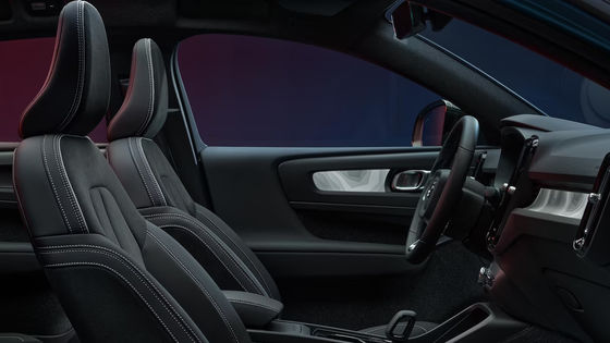 سيارة كهربائية جديدة ذات 5 أبواب / 5 مقاعد SUV CROSSOVER فولفو C40 0.5 ساعة وقت الشحن W 670 كم مدى طويل و 4.7 ثانية 0-100 كم / ساعة التسارع