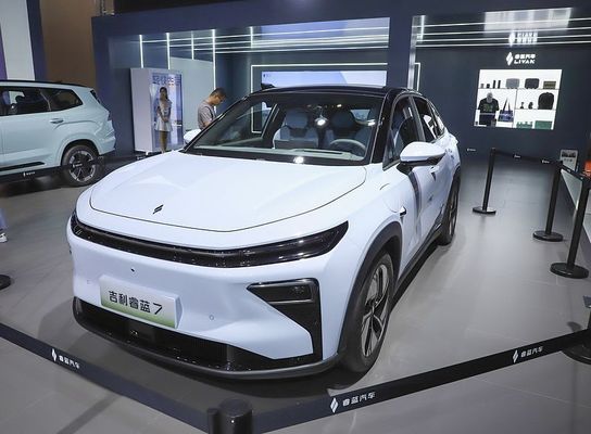 2024 ليفان 7 جيلي رويلان 7 EV سيارة LHD في بطارية مخزون 450km EV السيارات الطاقة الجديدة المركبات سيارة كهربائية نقية