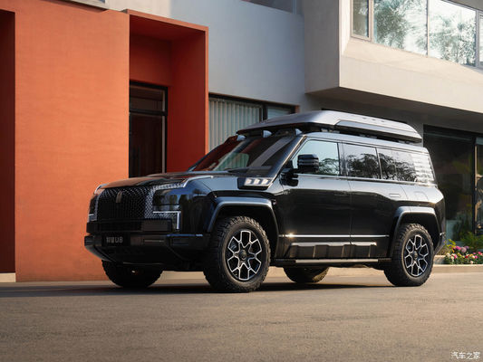 مبيعات مسبقة 2024 معرض بيجين للسيارات BYD يانغوانغ U8 2024 سيارة فاخرة 1197 حصان 4موتور 4wd سيارة كهربائية Byd U8 الهجينة