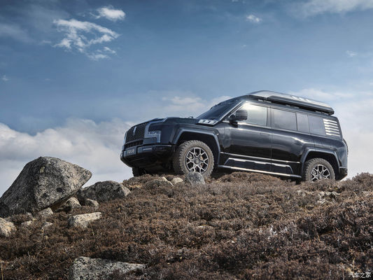 مبيعات مسبقة 2024 معرض بيجين للسيارات BYD يانغوانغ U8 2024 سيارة فاخرة 1197 حصان 4موتور 4wd سيارة كهربائية Byd U8 الهجينة