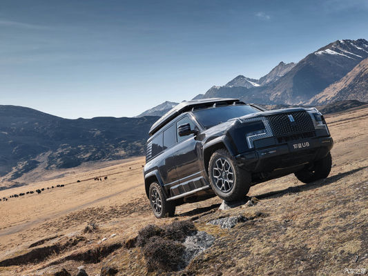 مبيعات مسبقة 2024 معرض بيجين للسيارات BYD يانغوانغ U8 2024 سيارة فاخرة 1197 حصان 4موتور 4wd سيارة كهربائية Byd U8 الهجينة