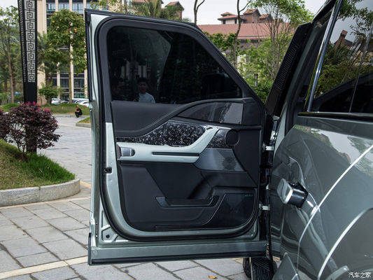 مبيعات مسبقة 2024 معرض بيجين للسيارات BYD يانغوانغ U8 2024 سيارة فاخرة 1197 حصان 4موتور 4wd سيارة كهربائية Byd U8 الهجينة