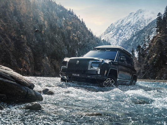 مبيعات مسبقة 2024 معرض بيجين للسيارات BYD يانغوانغ U8 2024 سيارة فاخرة 1197 حصان 4موتور 4wd سيارة كهربائية Byd U8 الهجينة