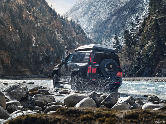 مبيعات مسبقة 2024 معرض بيجين للسيارات BYD يانغوانغ U8 2024 سيارة فاخرة 1197 حصان 4موتور 4wd سيارة كهربائية Byd U8 الهجينة