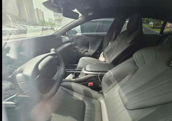 أشهر عرض للسيارات في بكين جييو07 200 كيلوواط قوة المحرك 27 واط؛S سيارة كهربائية نقية مع سرعة قصوى عند 200 كم / ساعة