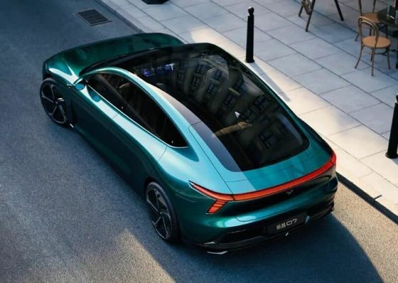 أشهر عرض للسيارات في بكين جييو07 200 كيلوواط قوة المحرك 27 واط؛S سيارة كهربائية نقية مع سرعة قصوى عند 200 كم / ساعة