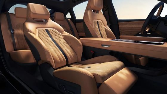 أول سيارة كهربائية نقية مازدا إيز-6 هي سيارة سيدان ذات محرك عجلات خلفية