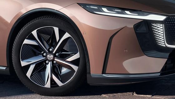 أول سيارة كهربائية نقية مازدا إيز-6 هي سيارة سيدان ذات محرك عجلات خلفية