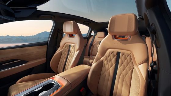 أول سيارة كهربائية نقية مازدا إيز-6 هي سيارة سيدان ذات محرك عجلات خلفية