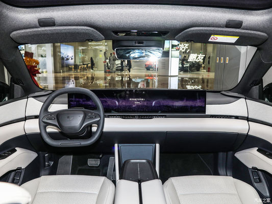 روبوت ذاتية القيادة 2024 جييو01 200كيلوواط قوة محرك 272 حصان 550 كم CLTC نطاق سيارة كهربائية نقية مع السرعة القصوى في 200 كم / ساعة