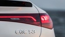 مركبة كهربائية فائقة المدى مرسيدس بنز EQE AMG 53 4MATIC + مع 460kw/625P.s قوة المحرك 220km/h السرعة القصوى