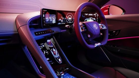 MG Cyberster Trophy سيارة رياضية كهربائية كاملة بطاقة 335 حصان و 350 باوند من الدوران