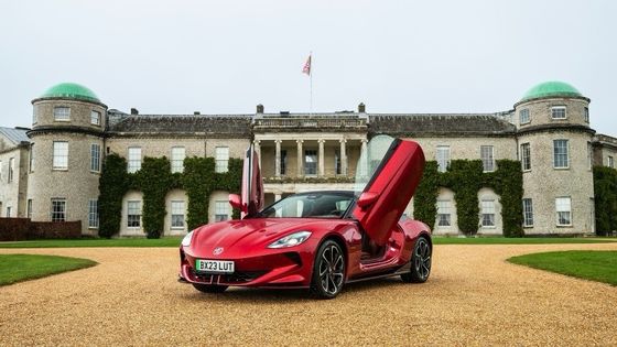 MG Cyberster Trophy سيارة رياضية كهربائية كاملة بطاقة 335 حصان و 350 باوند من الدوران