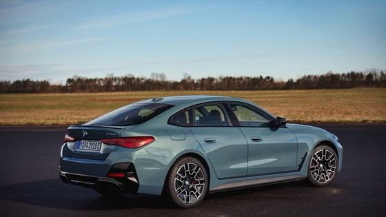 سيارة كهربائية نقية عالية الأداء مدى 450 كم BMW i4 تسارع 0-100 كم / ساعة عند 3.9s 225 كم / ساعة السرعة القصوى 400 كيلوواط قوة